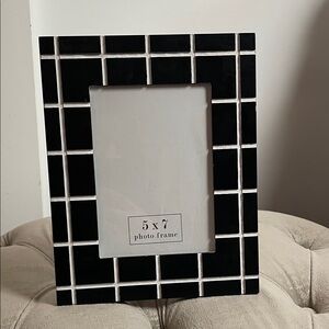 Black and White Grid Photo Frame